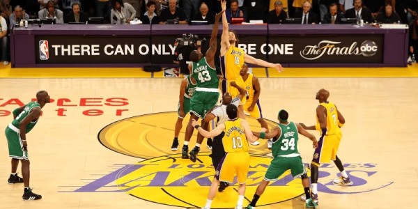 FB体育登录入口-怀旧经典！NBA官方分享2005年-2009年总决赛金杯LOGO地板